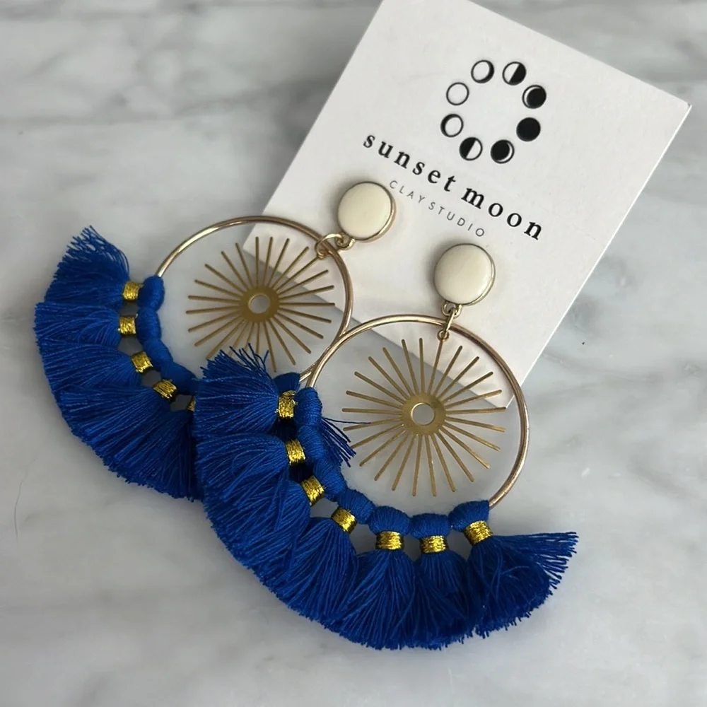 🌼HANDMADE🌼 Bohemian Sunburst Tassel Earrings, Cream and Blue - Picture 4 of 6